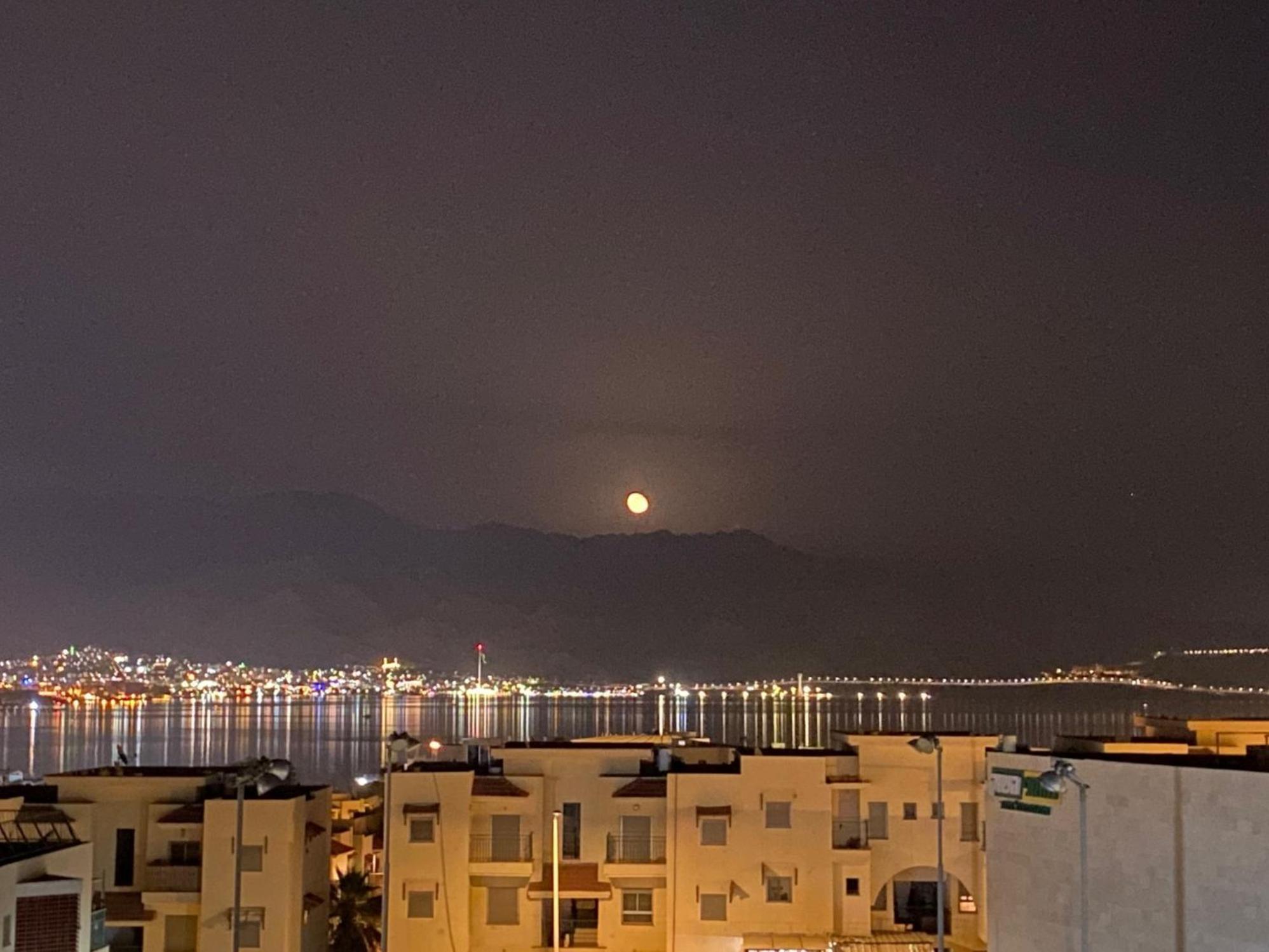 Appartamento Seaside House & Free Parking Eilat Esterno foto